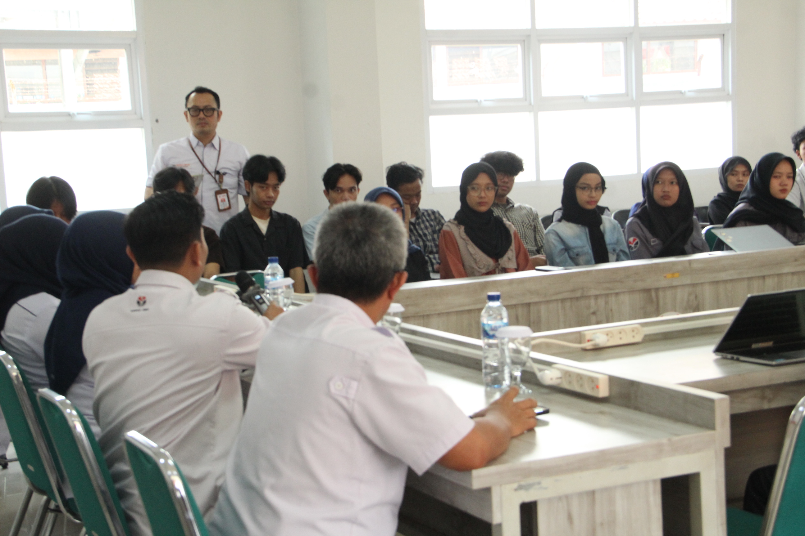 Memperluas Wawasan, Menumbuhkan Kecakapan : Menumbuhkan Budaya Literasi, Menguatkan Tradisi Akademik di UPI Kampus Cibiru